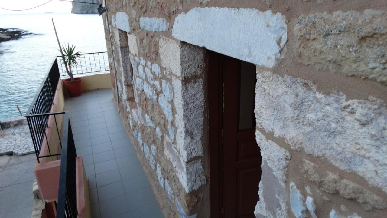 Akrotainaritis Rooms Yerolimin Exteriér fotografie