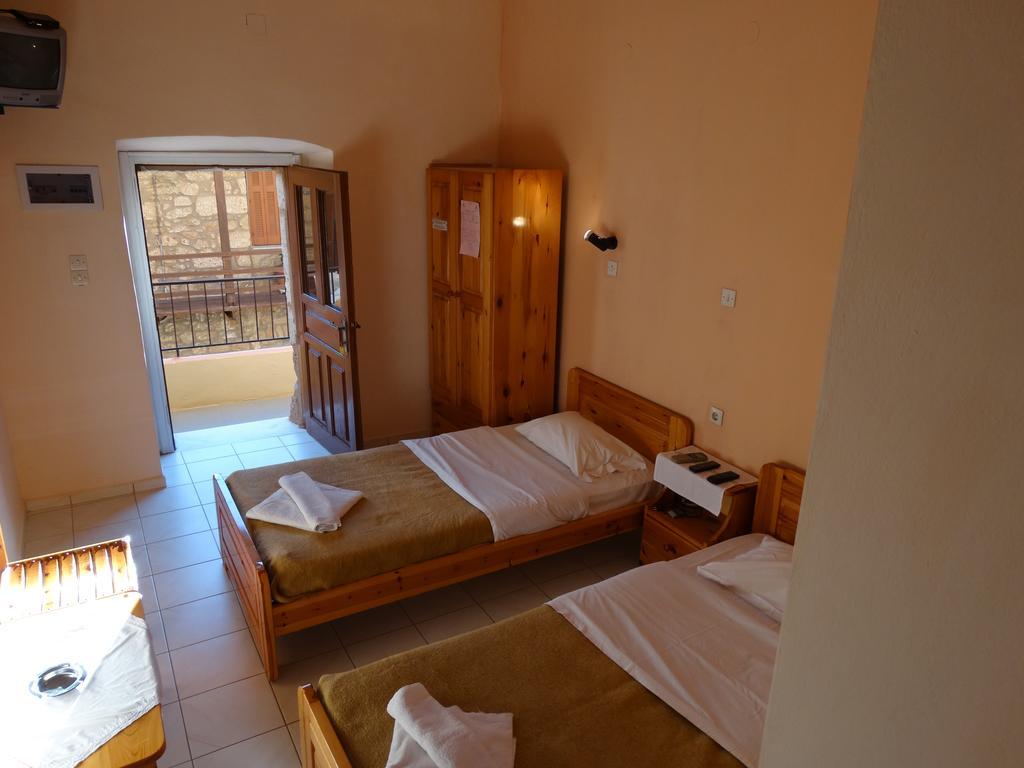 Akrotainaritis Rooms Yerolimin Pokoj fotografie