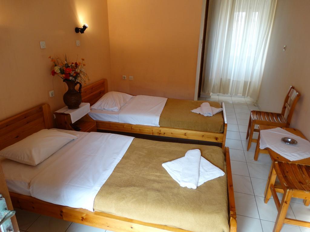 Akrotainaritis Rooms Yerolimin Exteriér fotografie