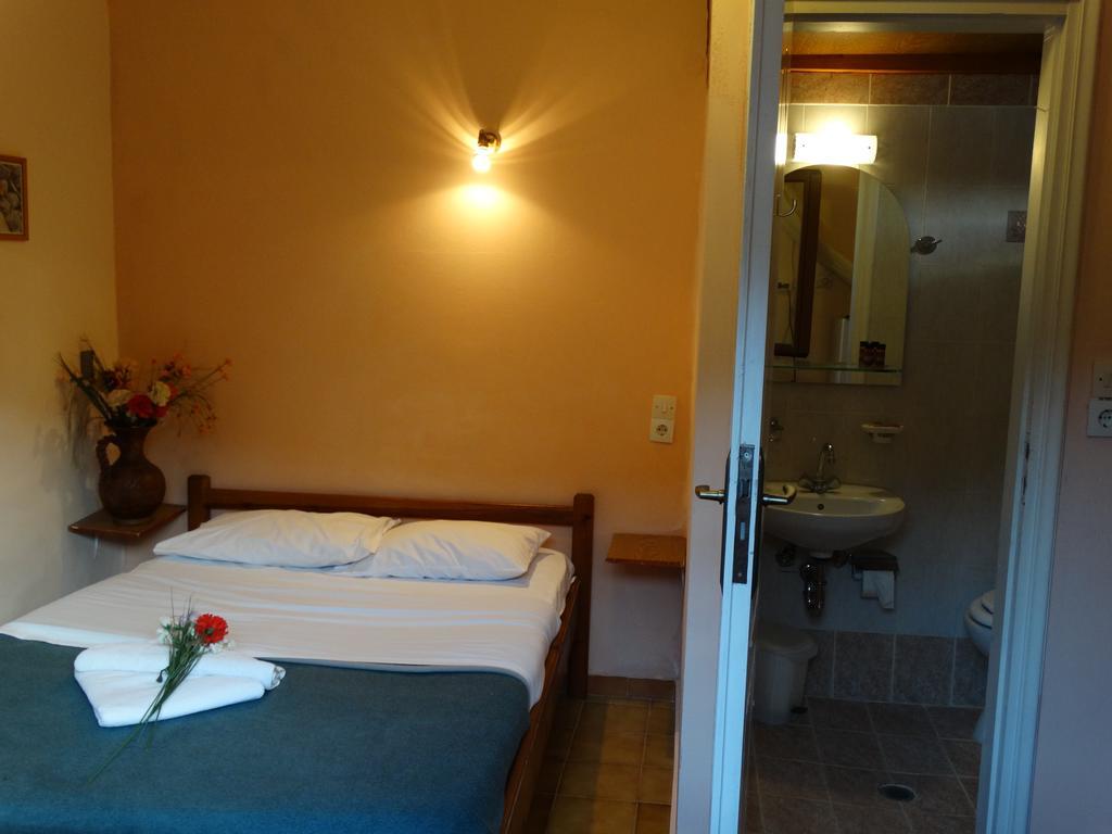 Akrotainaritis Rooms Yerolimin Pokoj fotografie