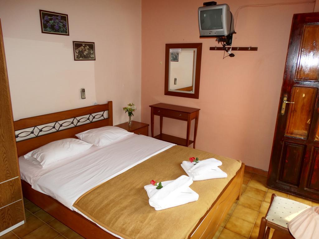 Akrotainaritis Rooms Yerolimin Pokoj fotografie