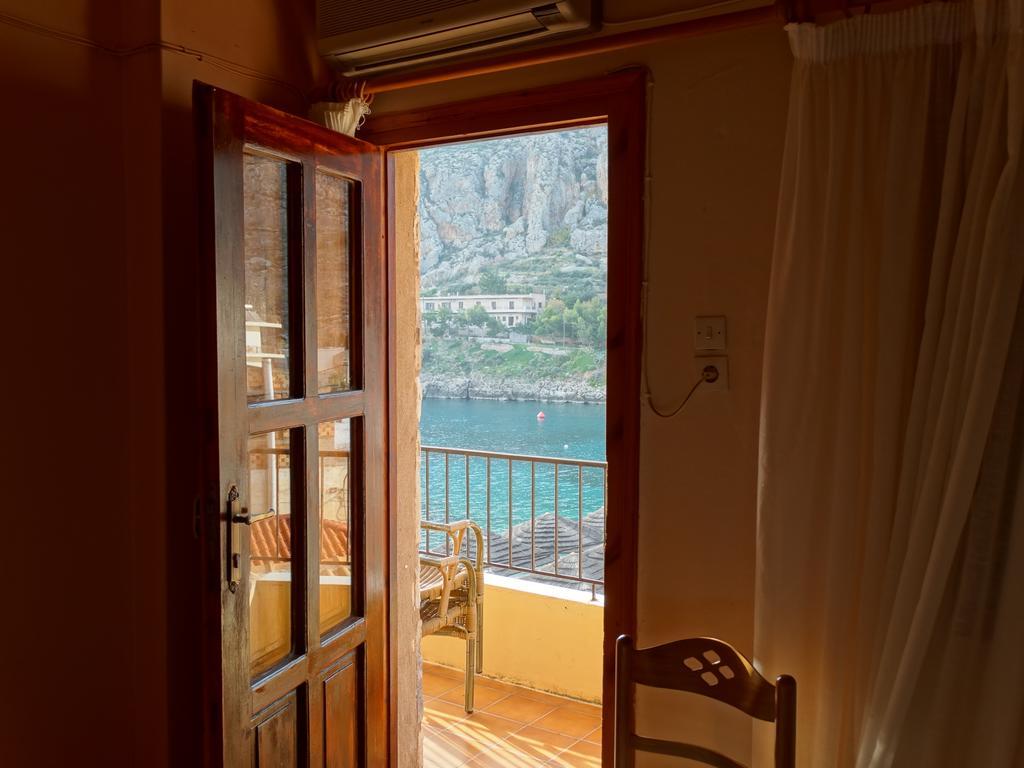Akrotainaritis Rooms Yerolimin Pokoj fotografie